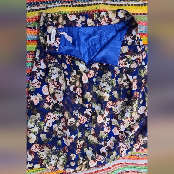 Floral Skirt size Large - Picture 6 of 8